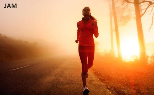 晨跑习惯养成记：吃香蕉提高血糖 至少5分钟热身 热身 晨跑 健康  第1张