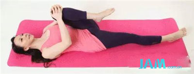 睡前练这套瑜伽， 醒来直接瘦3斤！  减肥 瑜伽 指南  第3张